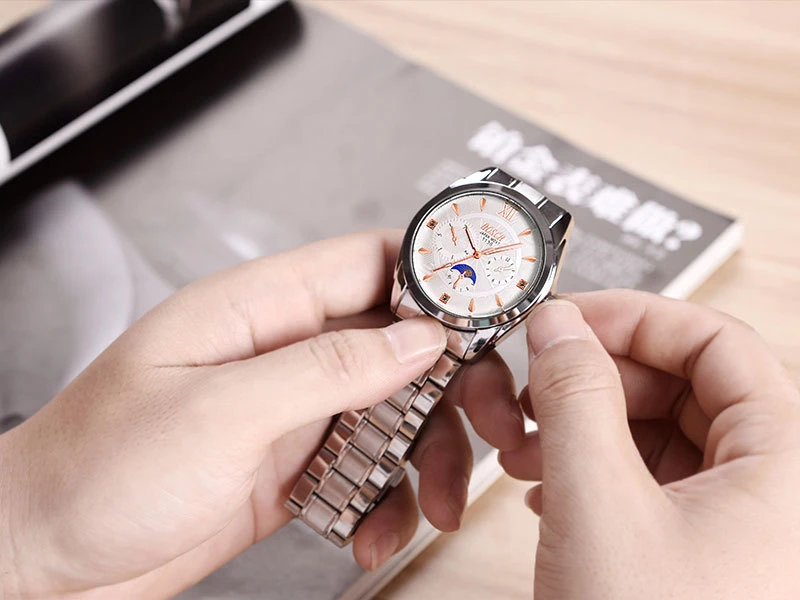 

inless Steel wristwatch softback casual
