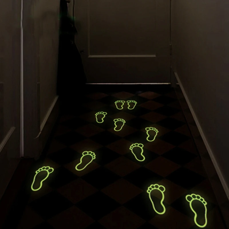 следы на пол направление движения. рекламные наклейки на пол. наклейка следы. напольная навигация. рекламные наклейки на пол.