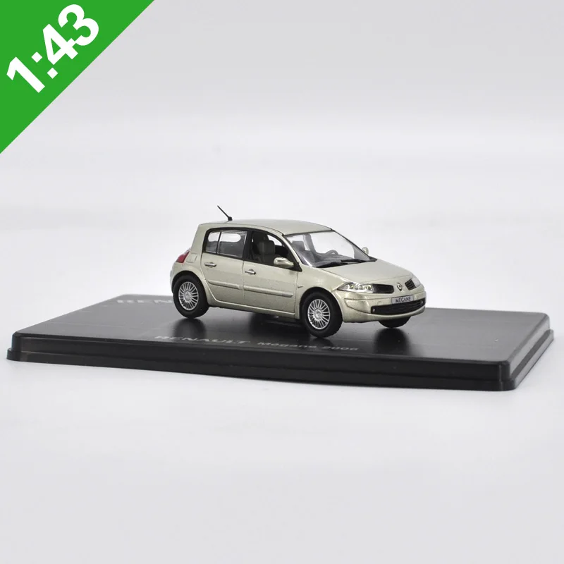 1:43 Renault Megane 2006 Металлическая Модель Автомобиля заводской 4S продажи подарок для сбора и в качестве подарка и украшения - Цвет: Серебристый