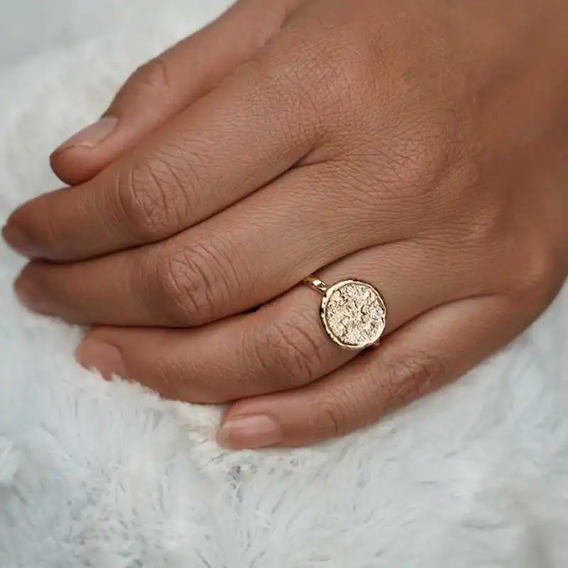 

Bohemian gold and silver hammering travel compass ring retro best friend ring female graduation gift friendship jewelry
