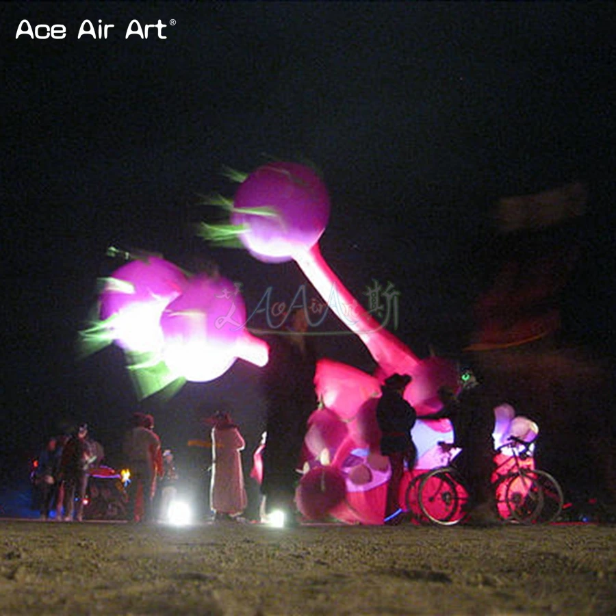 BM2004-0587-Friday-0903-0108-InflatableTentaclesCreature_