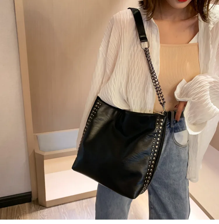 Women Shoulder bag Large Capacity Rivet chain design lady handbags black ladies hand bags big totes bolsas crossbody bags