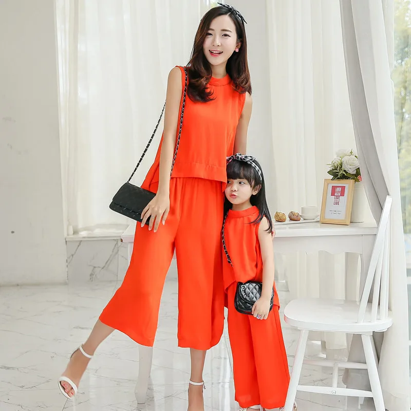 Summer Chiffon Tracksuit For Women 2016 Matching Mother And Daughter Clothes Sleeveless Lace Tops Pants Set Family Look Clothing (29)