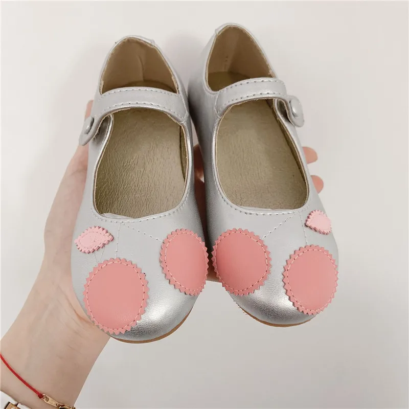

Girls Silver Princess Shoes 2019 New Spring Fashion Kids Silver Leather Pink Cherry Princess Flat Girl Shoes Cherry Brands