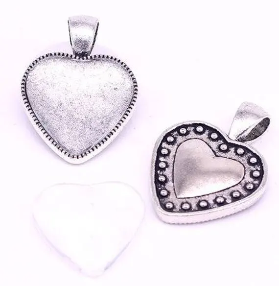 

One Antique Silver Effect Heart Pendant Blank Bezel Tray Setting // with Clear Glass Cabochon (20mm) // APB032theof