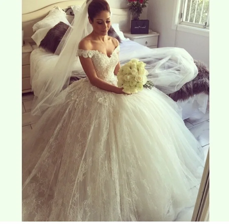 

2016 Elegant New V Neck Off the shoulder Ball Gown Wedding Dresses Floor-Length Lace Backless Bridal dresses