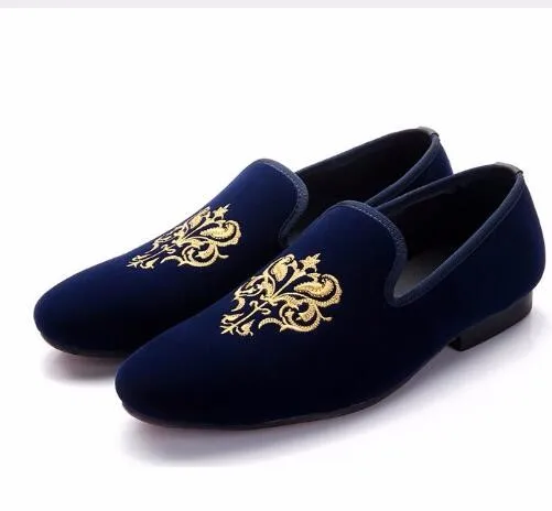 Синие мужские лоферы; обувь для свадебной вечеринки на плоской подошве с вышивкой; Повседневная обувь без застежки из натуральной кожи; Мужская обувь; большие размеры 46