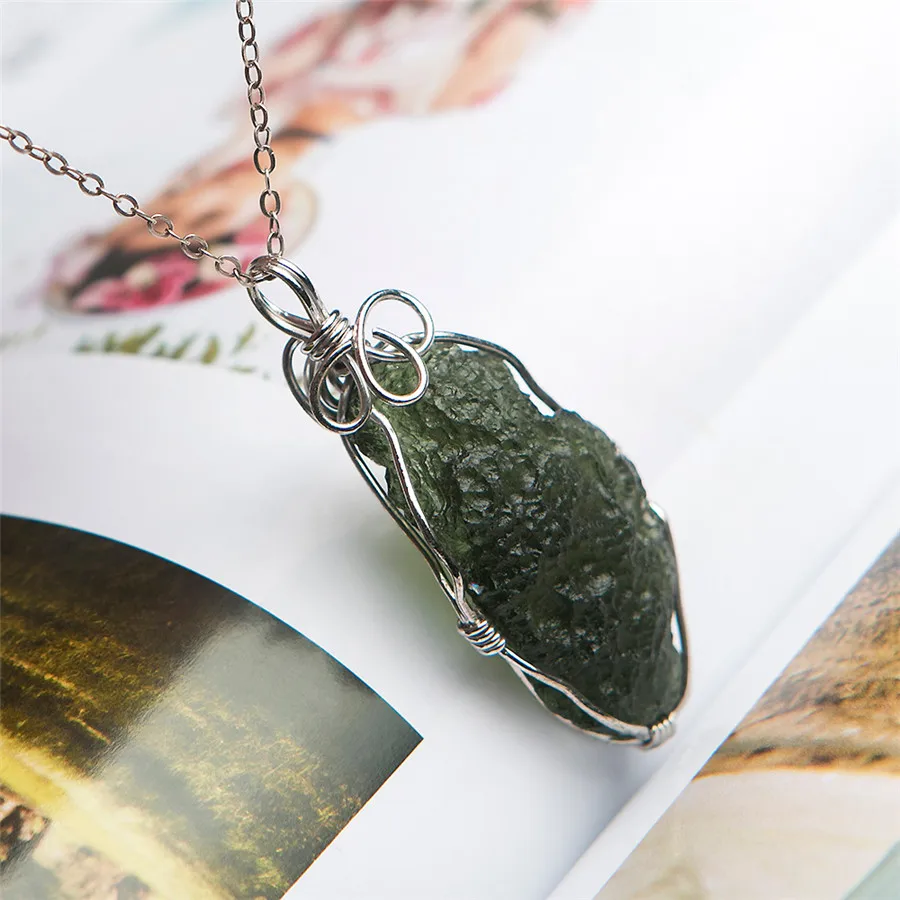 Прямая поставка подлинный зеленый натуральный кулон Moldavite драгоценные камни