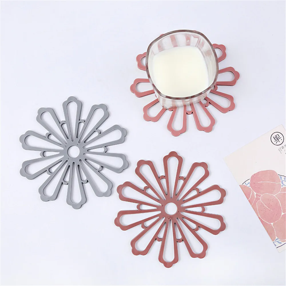 

Chic Flower PVC Placemats Soft Coffee Coaster Pink Flowers Hollow Pad Dining Table Mat Heat Insulation Non-Slip Tableware 1pc