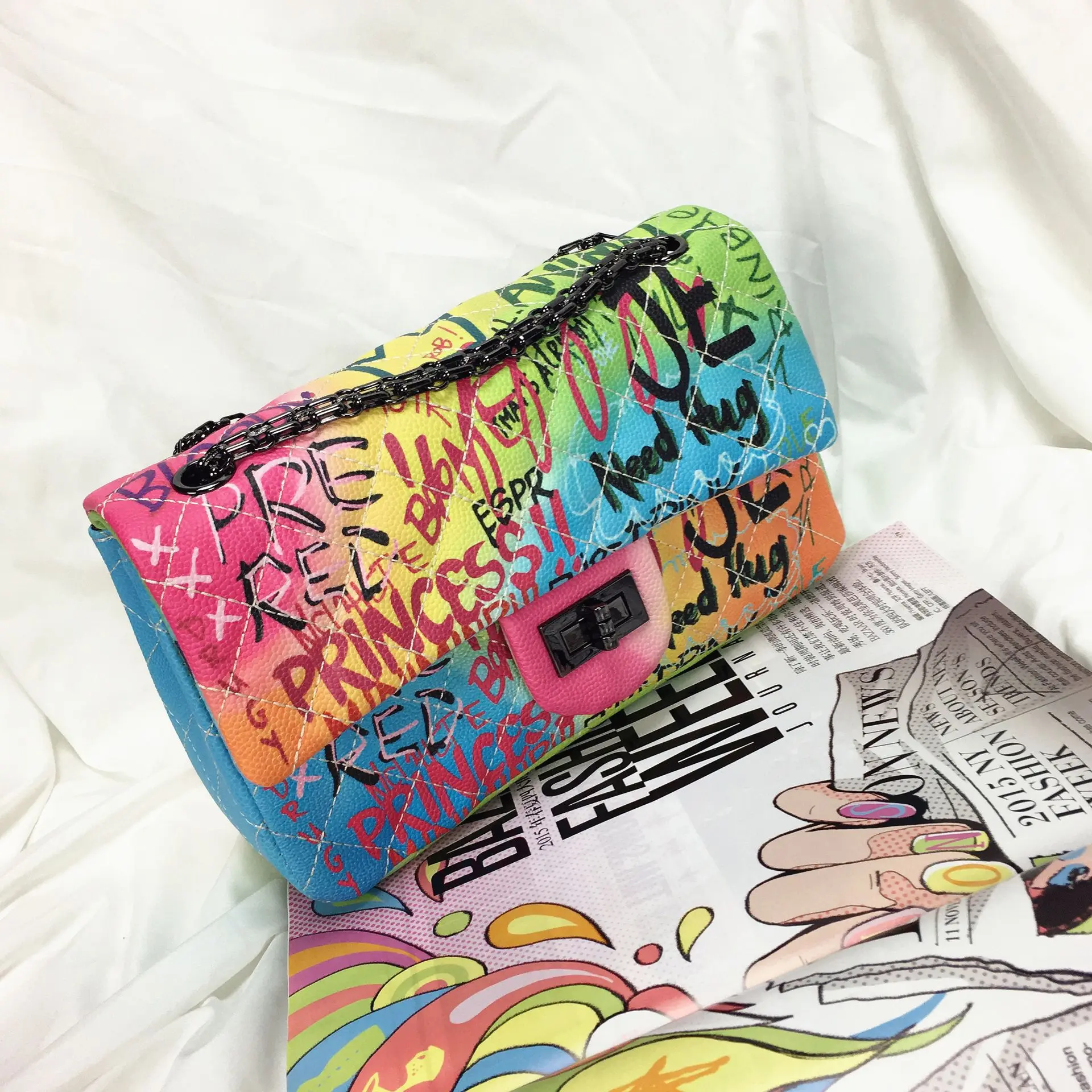  Women's bag 2019 new color graffiti printing shoulder bag fashion travel bag luxury chain Messenger