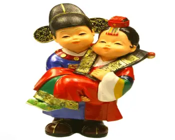

Korean-style Resin Crafts The Bridegroom Carried His Bride Figurine Home Office Decoration Great Collection Wedding Gift