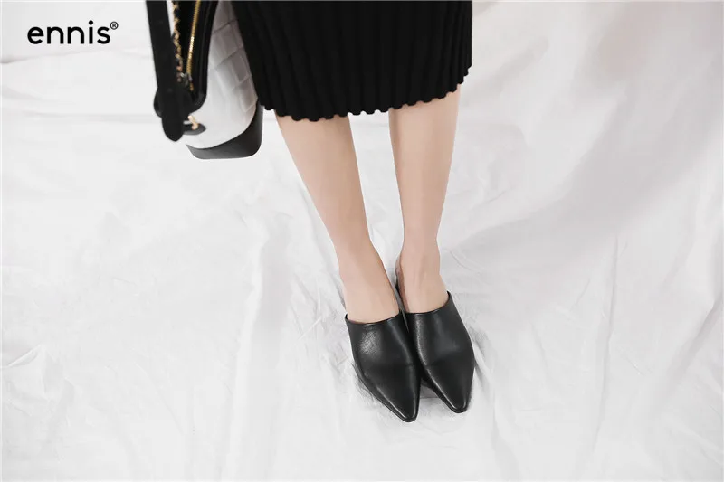 Женские туфли-лодочки; тапочки без задника; мягкие женские тапочки из натуральной кожи; повседневная обувь с острым носком; обувь на среднем каблуке; цвет черный, бежевый; M934
