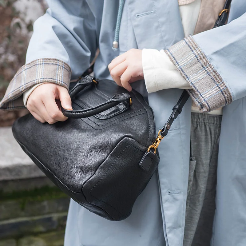 AETOO Fashion Crossbody bag, retro female portable shoulder cowhide bag, college Doctor mouth Gold Bag