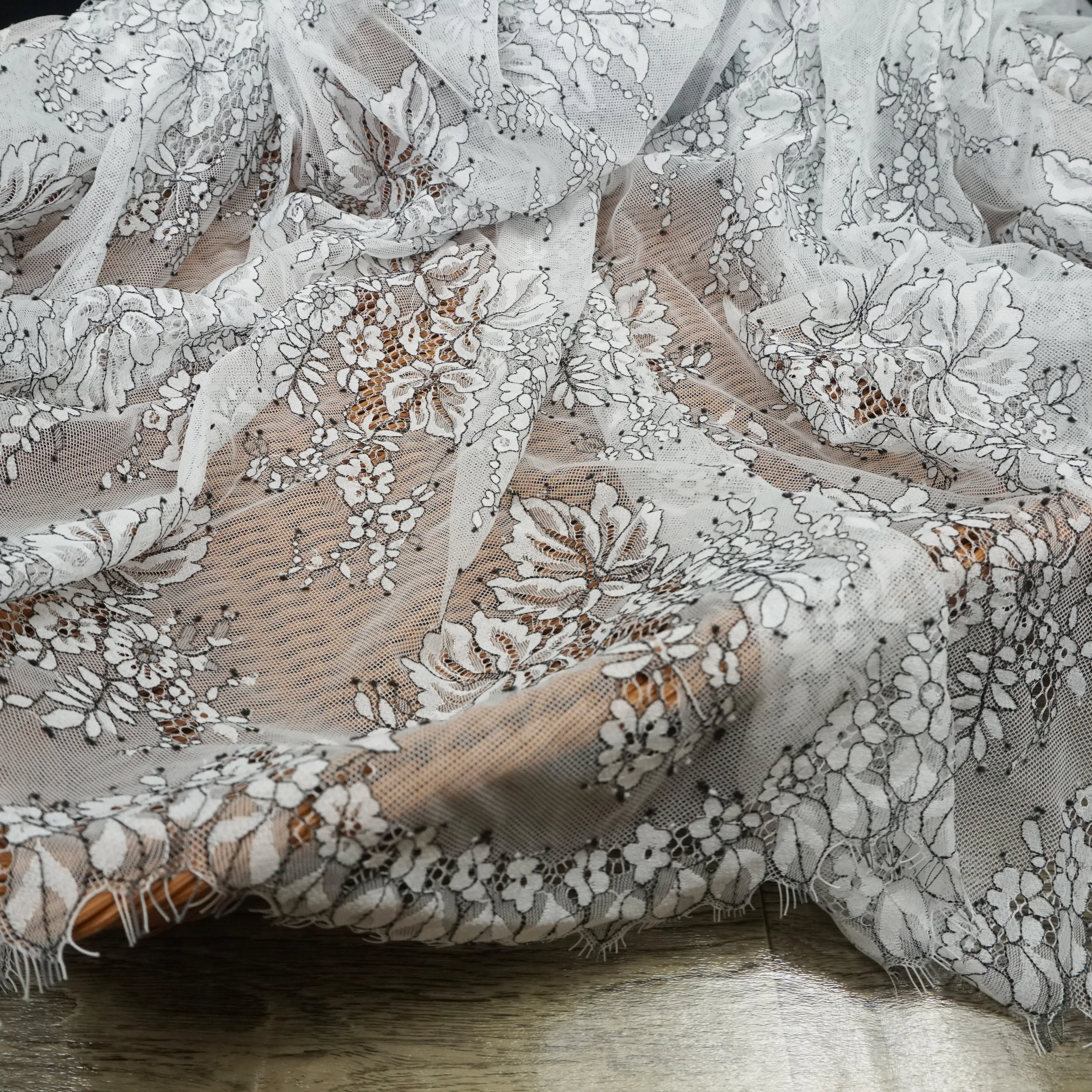 1,5x3 метра/шт. Белый с черным цветом ресниц Шантильи кружева тонкие леди блузка платья делая кружево красиво