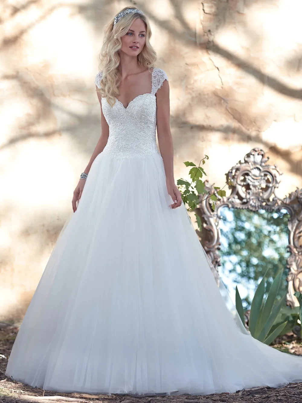 Dreamy Lace and Tulle Ball Gown Wedding Dress Crystal Beading Appliques