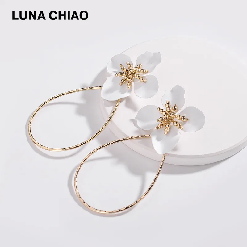 Женские серьги-капельки LUNA CHIAO модные лакированные серьги с белыми цветочными