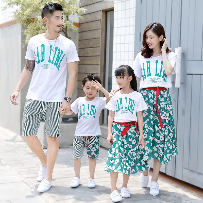 

Mom Daughter Floral Dress Family Matching Mother and Father Clothes Boys Summer Set Girls Letter Print T-shirt and Dress Suit