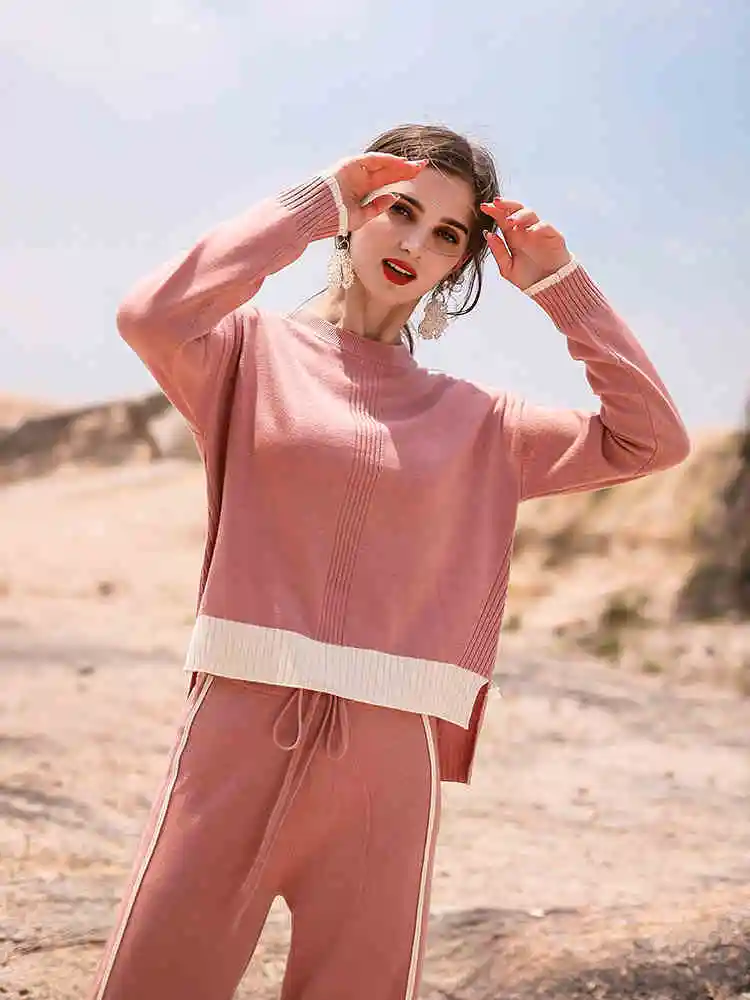 Розовый вязаный повседневный костюм женский 2018 новый осень и зима цвет соответствия Мода иностранный газ широкие брюки 2 шт. набор женщин HJ87