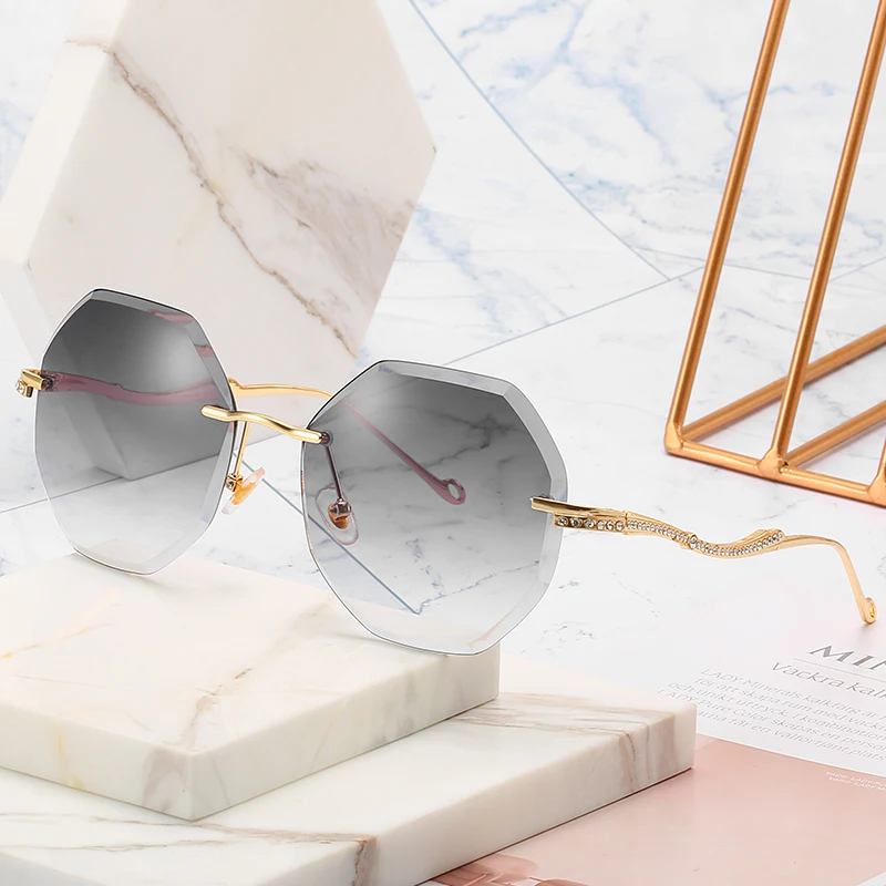 

2019 Luxury Diamond Sunglasses Women Retro Cutting Lens Oversized Sun Glasses Ladies Metal Glasses Frameless Clear Eyewear UV400