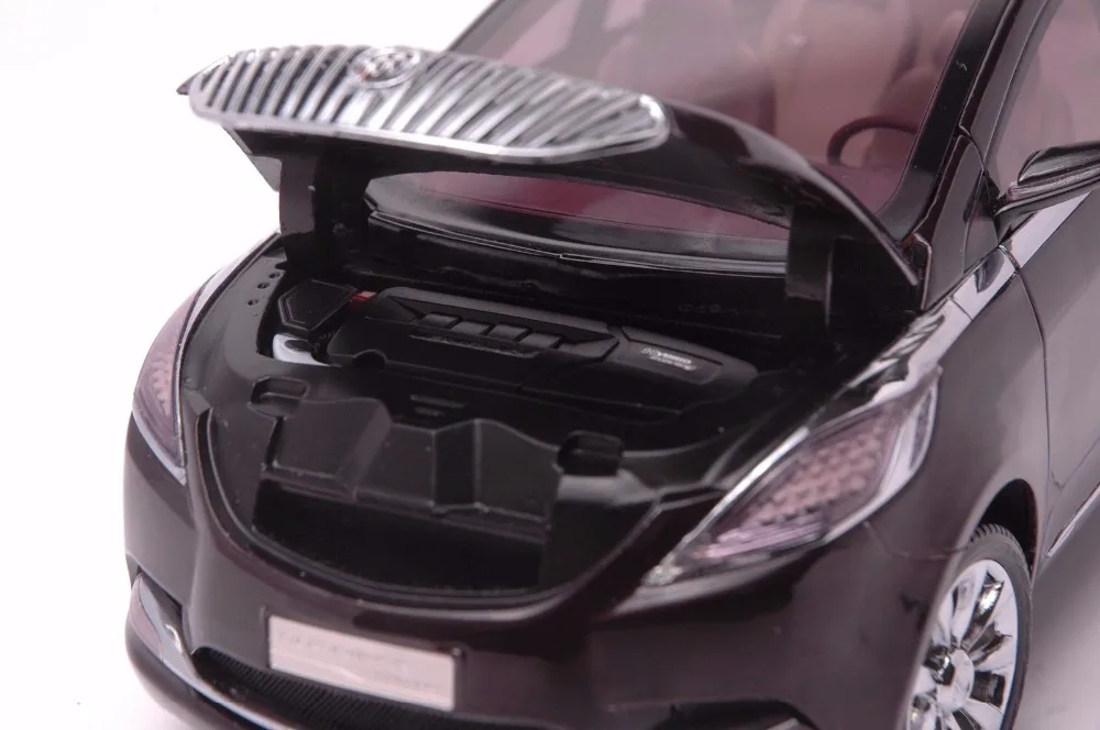 Buick GL8 Concept car model in scale 118 (4)