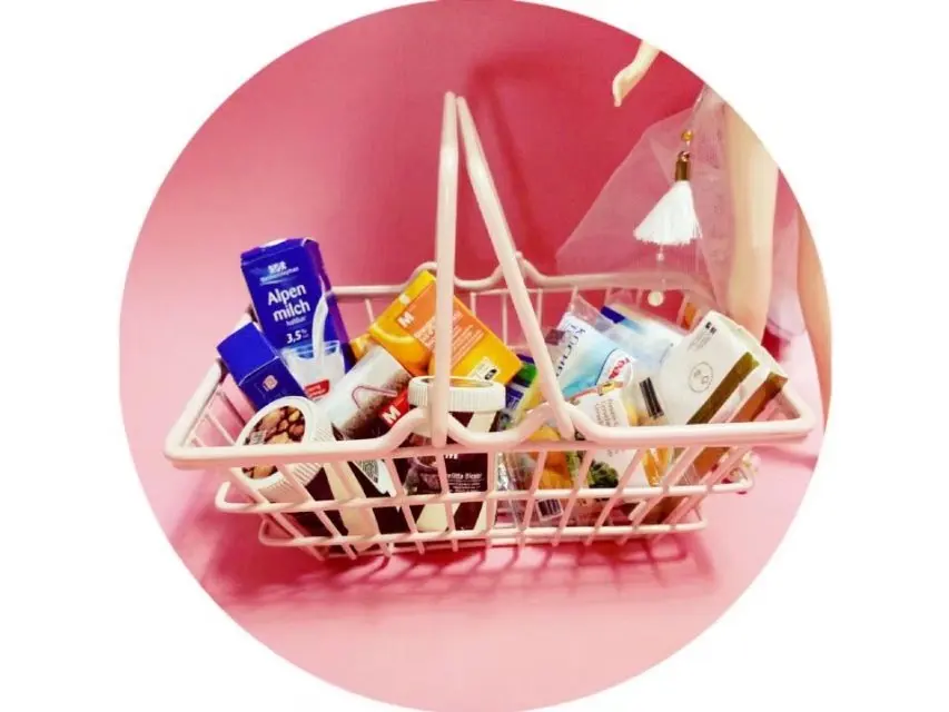

New 1PCS Cute Pink Mini Shopping Basket Miniature Dollhouse Furniture for dolls blyth 1/3 1/4 bjd Dollhouse Photo Props