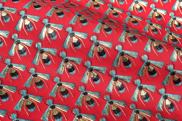 Красный низ маленькая Пчелка жаккардовая парча плюшевая ткань для платья пальто tissu au метр потертый шик дешевые ткани DIY telas tissus