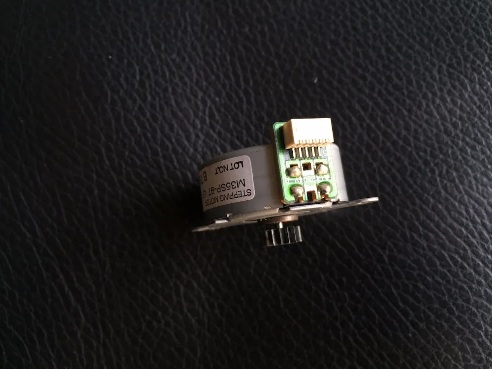 Q3948 Q3066 C6747 шаговый двигатель для сканера HP 2820 2830 2840 3390 3392 M2727 M1522 Запчасти принтера |