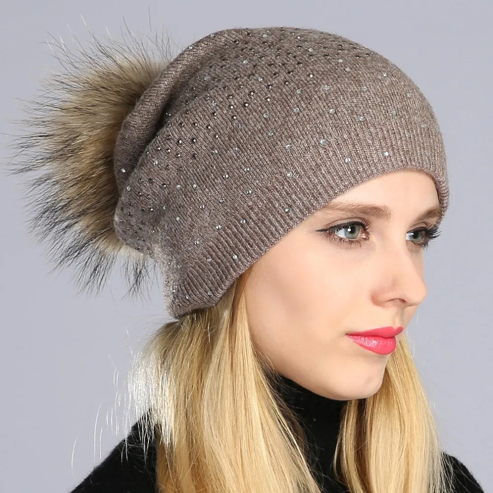 зимняя шапка с помпоном женская. шапка с помпоном женская. шапка с лисьим помпоном. вязаная шапка с помпоном спицами женская. шапка с помпоном.