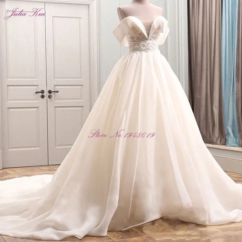 

New Design A-line Simple Wedding Dress Strapless Chic Ruffled Organza Off The Shoulder Court Train Beaded Pearl Vestido de noiva