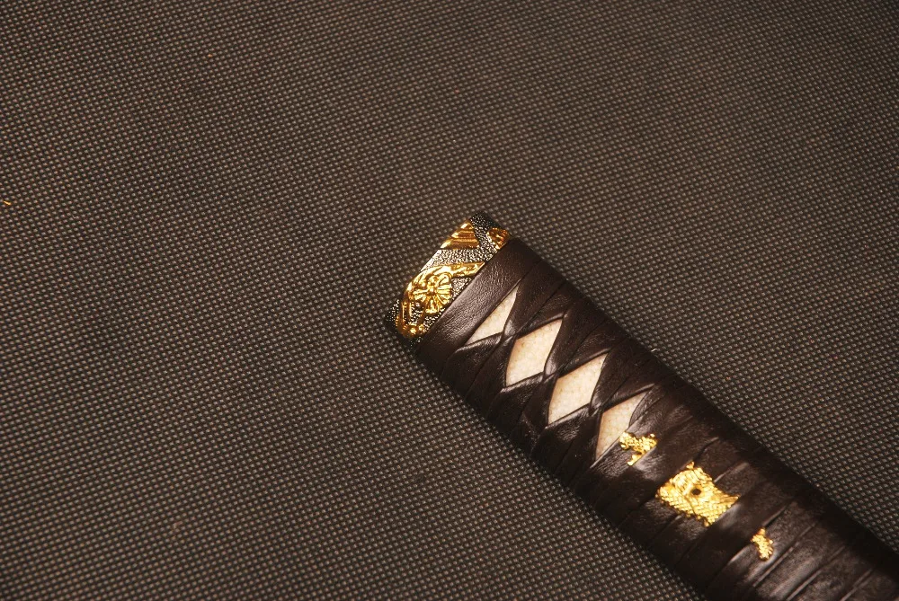 Прямая коричневая искусственная кожа Tsuka Ito и Подлинная белая латунь фучи Кашира
