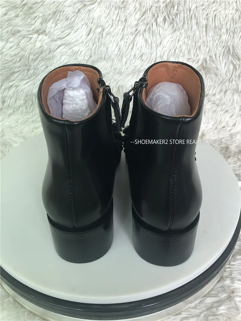 Черный Стразы цепочкой ботильоны женщина круглый носок из натуральной кожи обувь на плоской подошве ботинки martin Для женщин Модные женские туфли