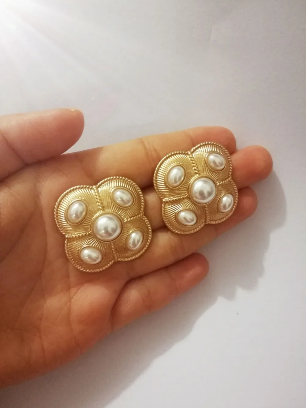 

Geo Faux Pearl Stud Statement Earrings Gold Party Gown top Women Brincos runway rare Boucle d'oreille Korean Japan Trendy