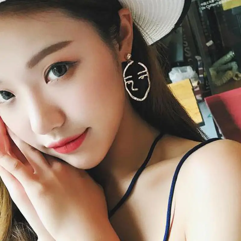 

Abstract Art Drop Earrings Gold Color Face Statement Dangle Earrings Girls Fashion Trend Tassel Earrings For Women Bijoux 2018