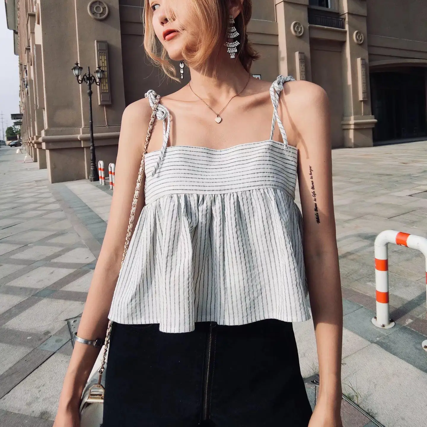 2019 Summer New Arrival Hot Loose Halter Top Women Adjustable Bandage