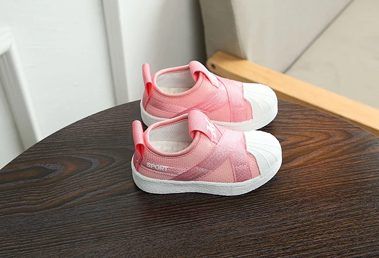 Новые детские туфли для мальчиков и девочек спортивная обувь нескользящие мягкая подошва детская мода тапки удобные Обувь с дышащей