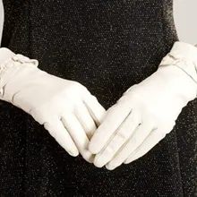 Белые зимние женские кожаные перчатки из натуральной овчины белого цвета