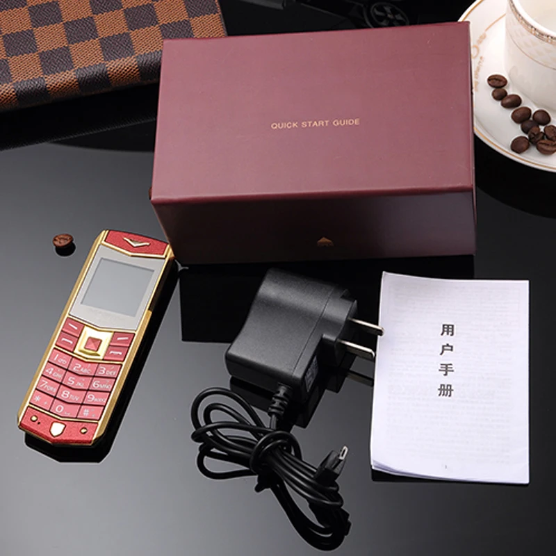 Billige MAFAM A8 Russisch Arabisch Spanisch Französisch Vibration Luxus Metall Körper Auto Logo Dual Sim Handy mit Leder Fall Geschenk p234