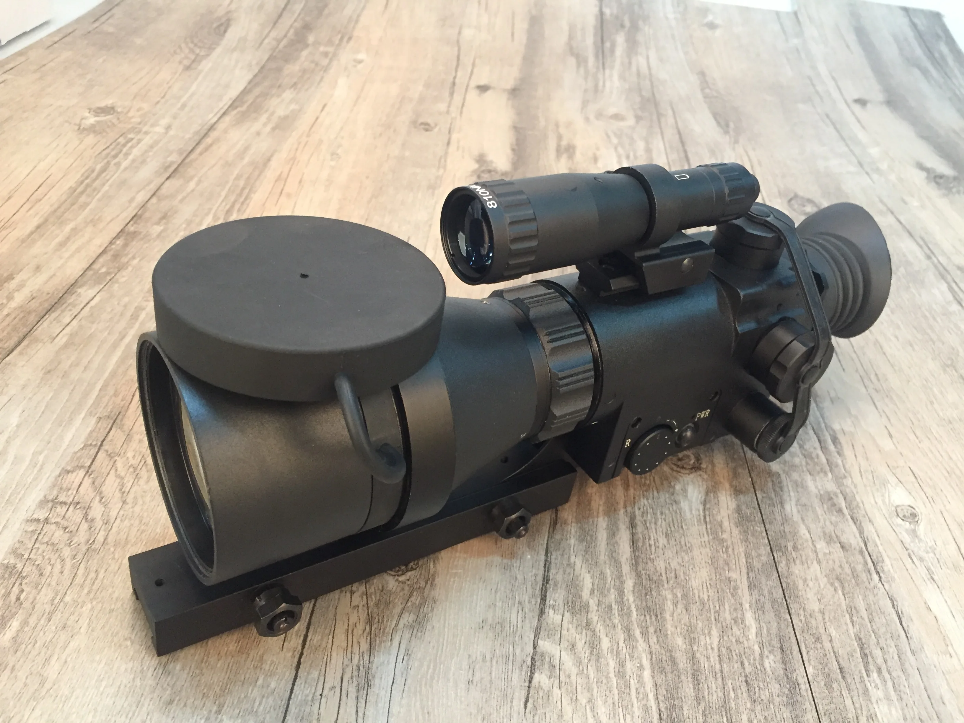 

NEW 4x Aries MK 390 Paladin night vision rifle scope FOR hunting CL27-0010