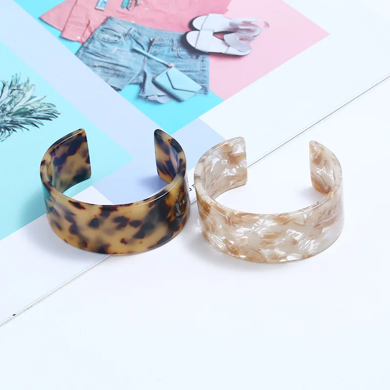 

New Fashion Tortoiseshell pattern Acrylic Bangle Bracelet leopard Resin Bracelet for women Classic Jewelry Accessory Gift