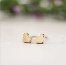 10 пар Мода Небольшие Плоские с сердцем персикового цвета Серьги-гвоздики