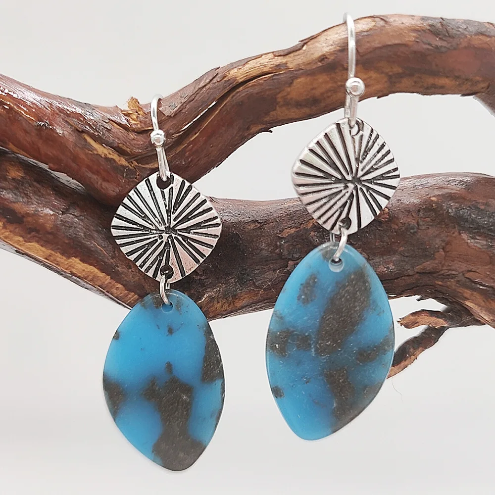 

New retro fashion personality acrylic leaf alloy pendant earrings 10586