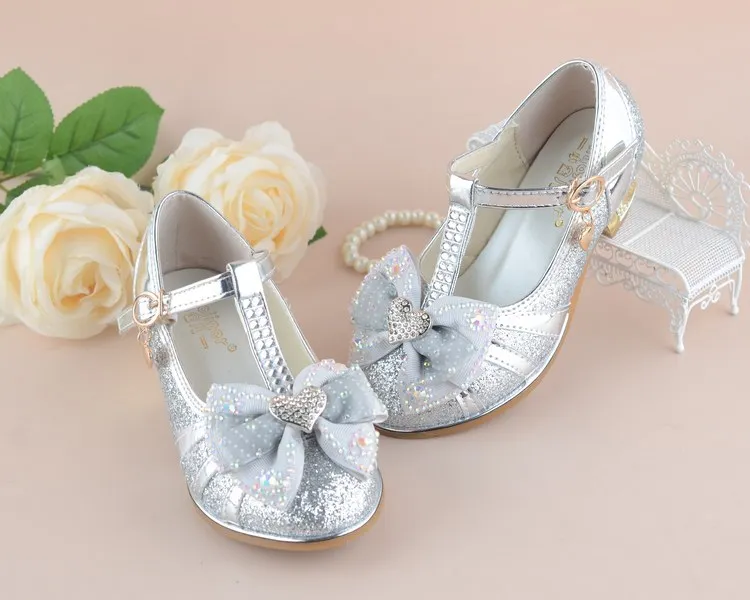 Обувь для девочек принцессы Новинка 2018 года осень Сердце Дизайн Весна Детские Свадебные Сандалии Высокие каблуки танцы модельные детские