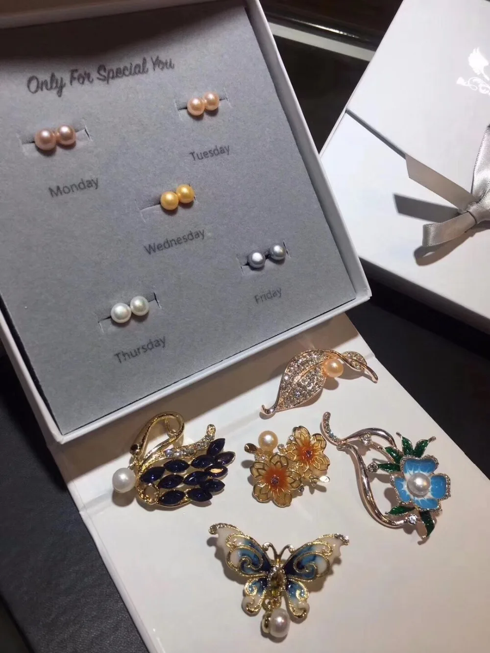 

Fashion Jewelry 10 sets Fresh water Pearls earrings and brooches Jewelry sets