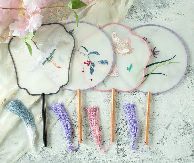 

Embroidered Hand Fan Hanfu Ancient Customs Silk Semi-transparent Embroidery Palace Round Fan Chinese Style Hand Held Round Fan