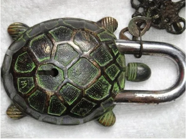 

Metal Crafts Chinese old style big Bronze Carved TURTLE lock with 2 keys old