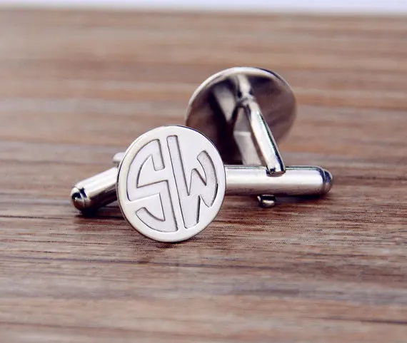Goedkoop hoge kwaliteit op maat cfflink voor mannen huwelijksgeschenk zilver cufflink shirt populaire personaliseren monogram bruiloft manchetknopen