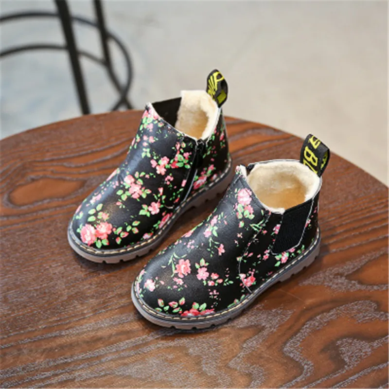 Новая модная детская одежда осень-зима обувь для мальчиков сапоги Martin для девочек; ботинки в британском стиле по мотивам фильма Снежная кожаная обувь - Цвет: black flower warm