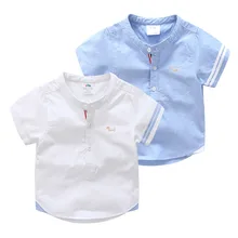 Детская одежда в подарок на день рождения; коллекция года; сезон лето; Модная хлопковая рубашка белого и синего цвета с принтом собаки из мультфильма; рубашка с короткими рукавами и воротником-стойкой для мальчиков