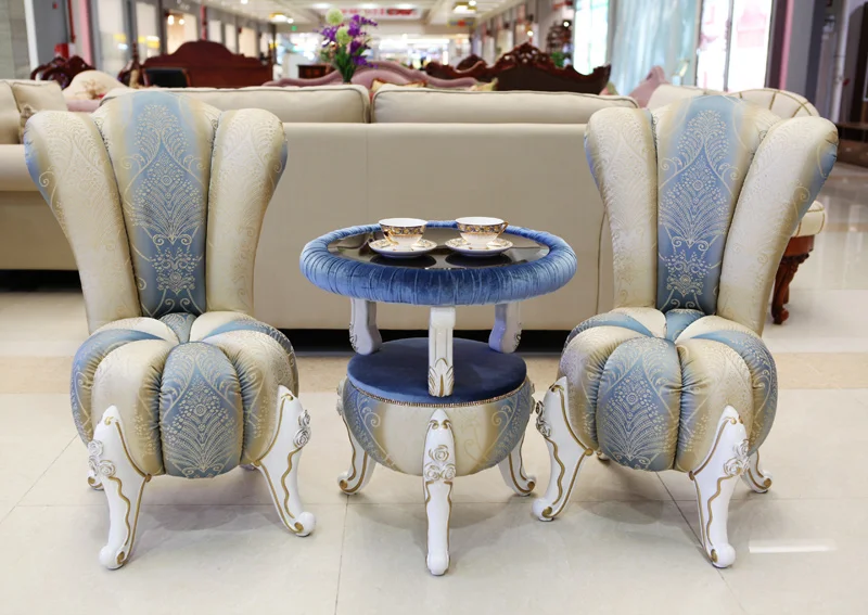 special European style center/coffee/tea table with two chairs