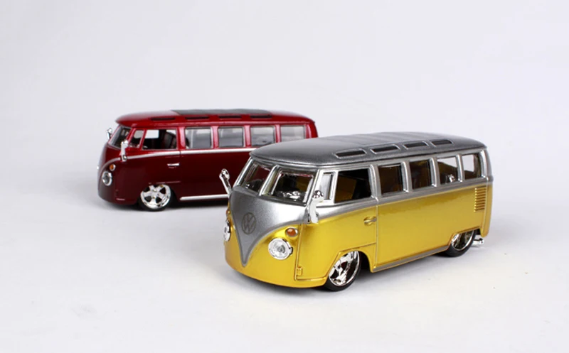 Весы для автомобилей Volkswagen VW Van Samba модели автобусов красного и желтого цветов 1/32